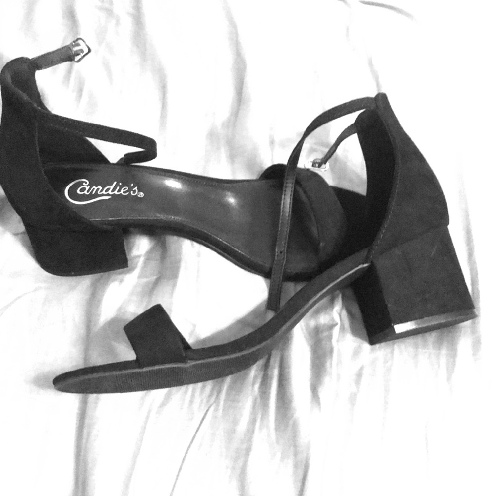 Chunky black heels!